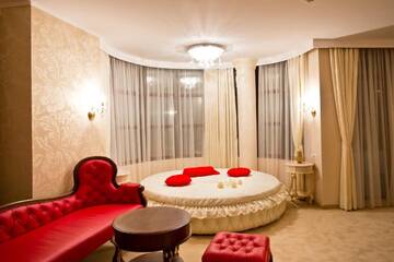 Фото номера Полулюкс Делюкс с бесплатной подземной парковкой Отель Hotel Diamond г. Казанлык 5