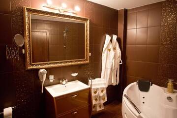 Фото номера VIP-полулюкс с бесплатной подземной парковкой Отель Hotel Diamond г. Казанлык 7